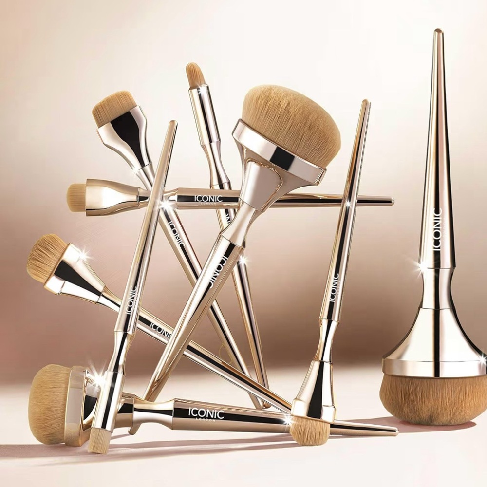 Iconic London 9 Piece Brush Set and Pouch NWT - Picture 3 of 3